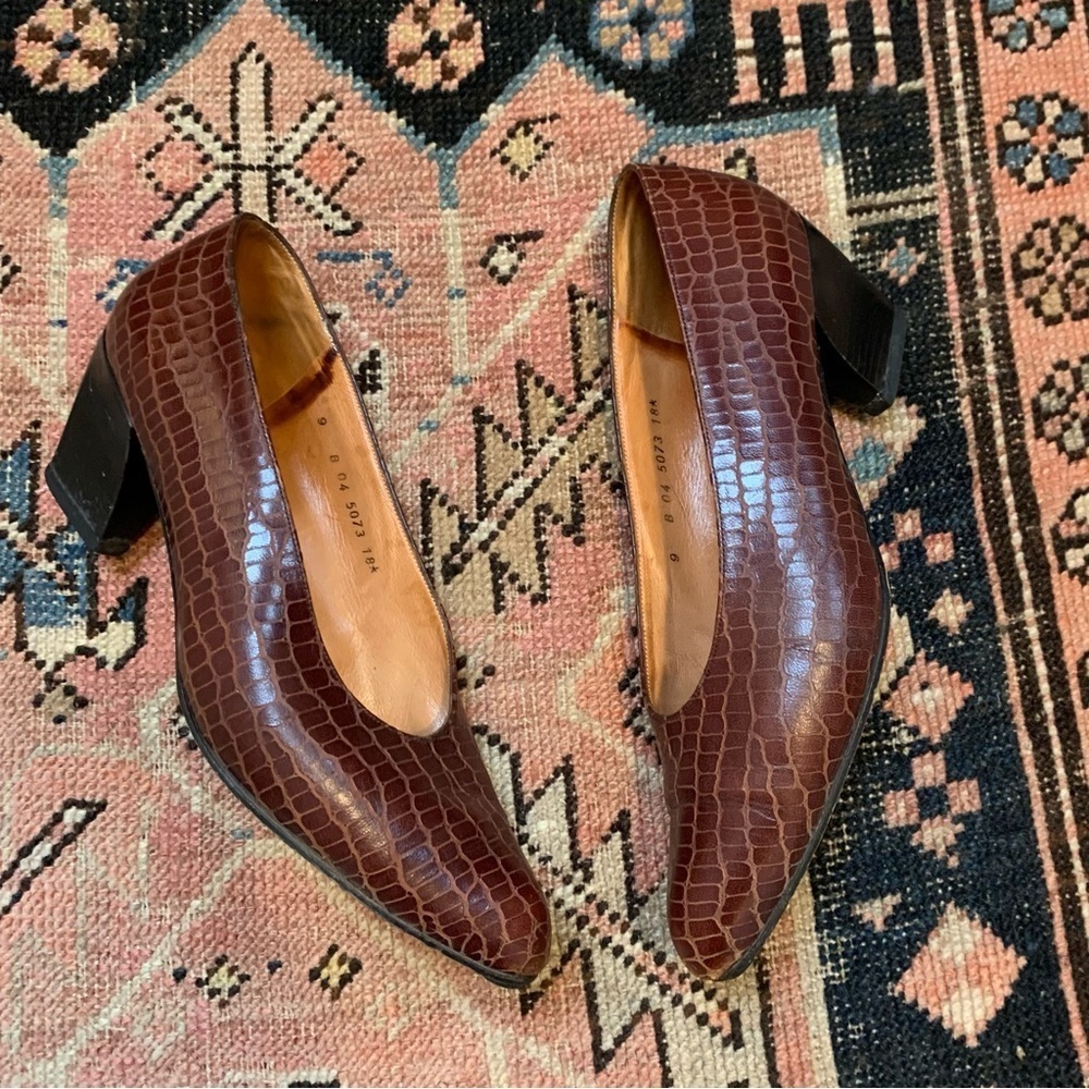 Robert Clergerie Brown Croc-Embossed Leather Block Heel Pumps